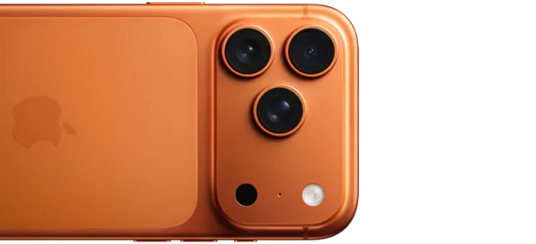 iPhone 17 Pro, tył obudowy, system pro aparatów w lewym górnym rogu, 3 obiektywy, mikrofon, flesz, logo Apple pośrodku