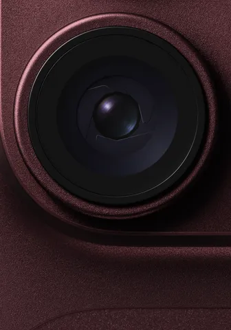 Obiektyw ze zmienną przysłoną aparatu głównego w iPhonie 18 Pro w kolorze burgunda