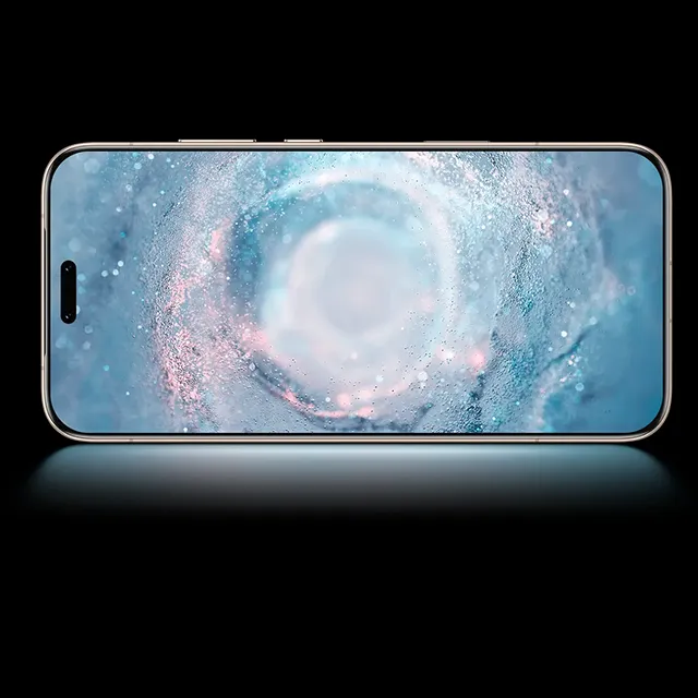 Smartfon z widocznym ekranem z jasną i wyraźną grafiką na ekranie