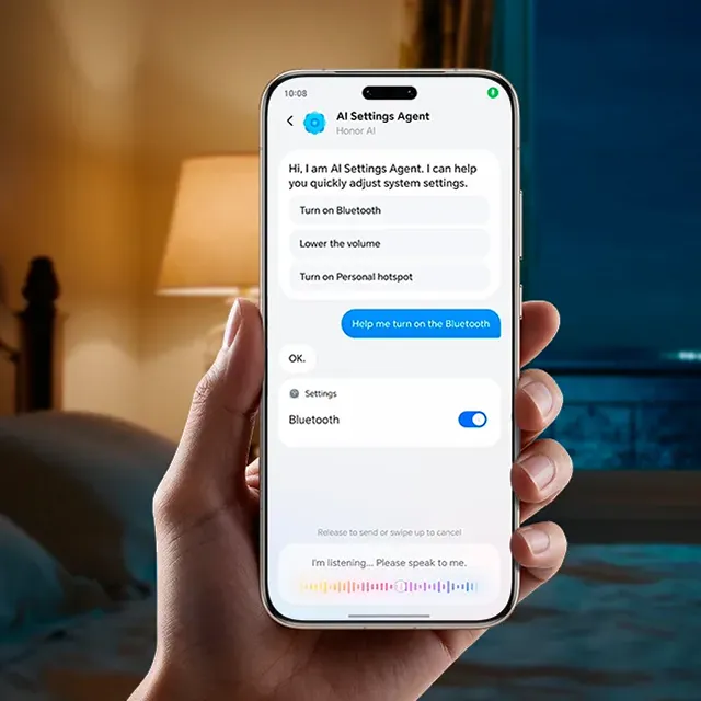 Smartfon trzymany w dłoni z czatem AI na ekranie