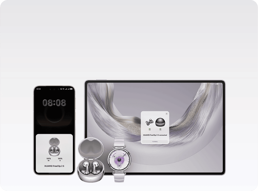 Ekran smartfona i tabletu, przed nimi srebrne słuchawki HUAWEI FreeClips 2 S w etui oraz zegarek z serii HUAWEI Watch GT