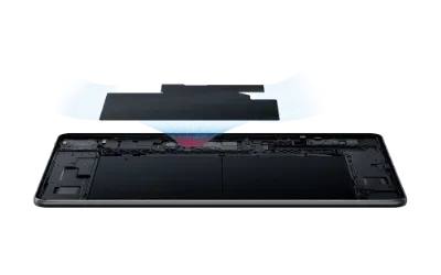 Wnętrze tabletu z widocznym układem chłodzenia