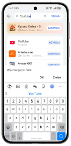 Ekran smartfona wyświetla loga różnych aplikacji do pobrania