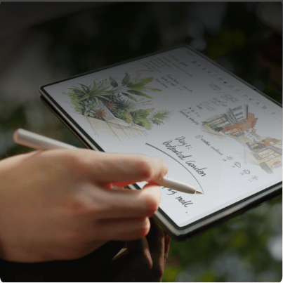 Ekran tabletu HUAWEI MatePad Pro Max wyświetla arkusz ręcznych notatek, obok dłoń przytrzymuje ryskim M-Pencil Pro.