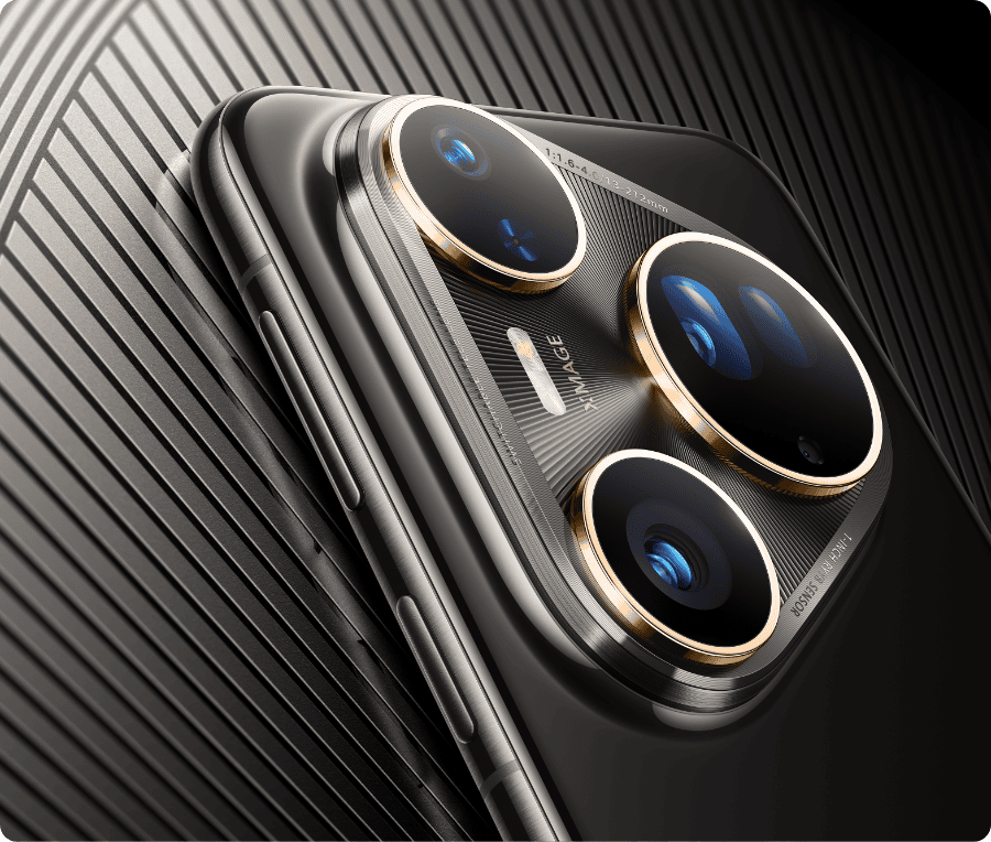 Trójobiektywowy moduł aparatu fotograficznego z ryflowanym wzorem, czarnego smartfona HUAWEI Pura 80 Ultra, na czarnym tle