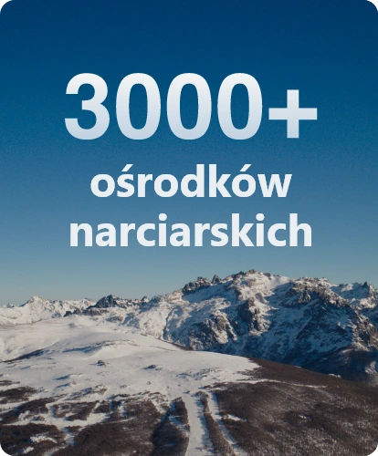 Panorama górskich, ośnieżonych wzniesień i stoków