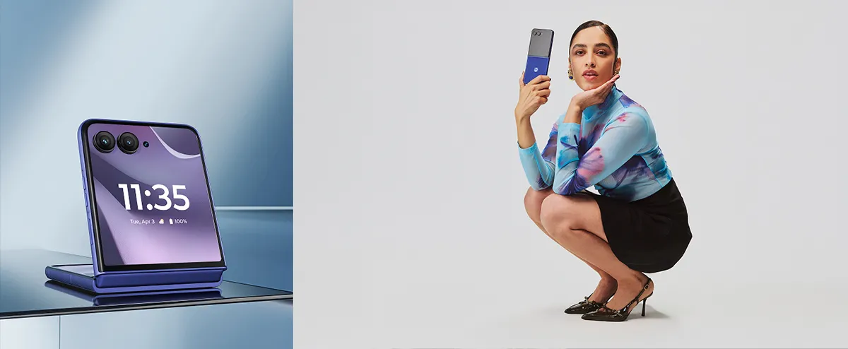 Składany smartfon Motorola oraz modelka trzymająca urządzenie.