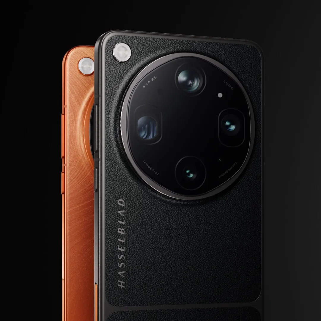 Dwa smartfony OPPO - widok na plecki w kolorze czarnym i pomarańczowym