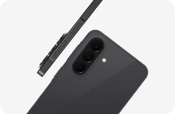 Przedstawienie pleców telefonu o raz pokazanie smukłości telefonu w kolorze czarnym Przedstawienie pleców telefonu o raz pokazanie smukłości telefonu w kolorze czarnym