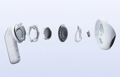 Widok budowy wewnętrznej pojedynczej słuchawki Galaxy Buds4, pokazujący części słuchawki, w tym głośnik niskotonowy.