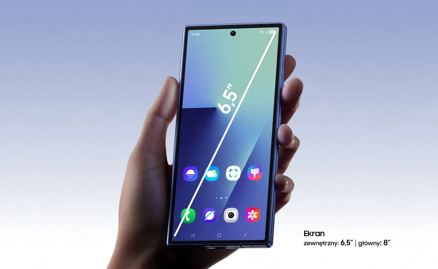 Galaxy Z Fold7 widoczny w dłoni. Zewnętrzny ekran przechodzi z ciemnego w jasny. Galaxy Z Fold7 widoczny w dłoni. Zewnętrzny ekran przechodzi z ciemnego w jasny.