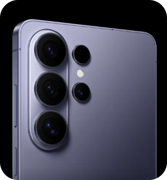 Zbliżenie na aparaty Galaxy S26 Ultra w kolorze fioletowym