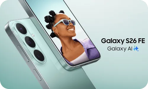 Galaxy S26 FE w miętowym kolorze, z potrójnym aparatem i ekranem z wizerunkiem kobiety.
