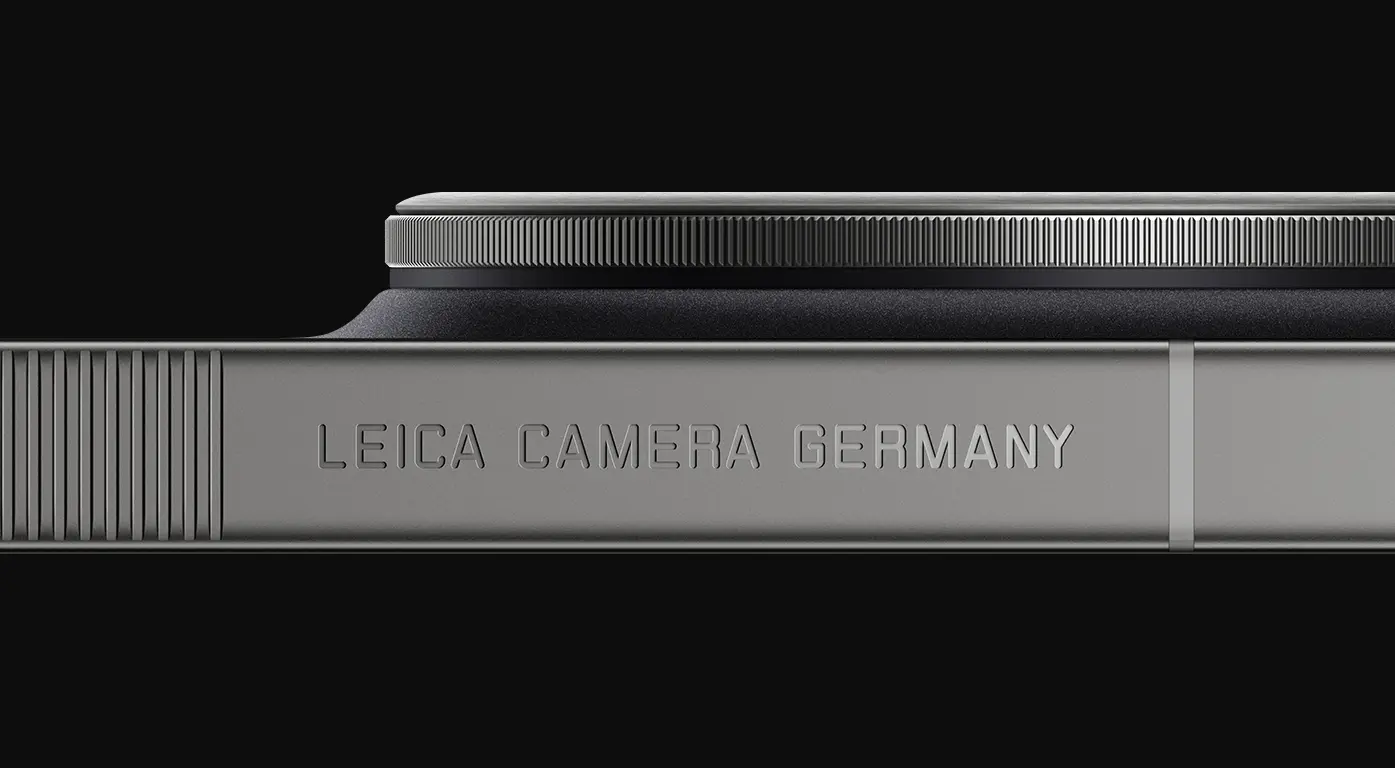 Detal Smartfona Xiaomi z napisem Leica Camera Germany na obudowie