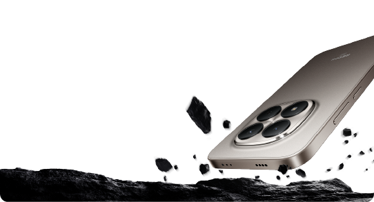 Smartfon uderzający brzegiem obudowy o skaliste podłoże