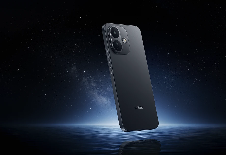 Czarny REDMI Note 17 Pro 5G z podwójnym aparatem na tle nocnego nieba i tafli wody
