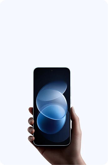 Smartfon REDMI trzymany w dłoni, widok na ekran z wąskimi ramkami