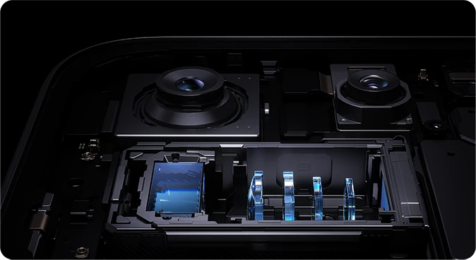 Wnętrze modułu aparatu Leica w smartfonie Xiaomi z widocznym układem soczewek