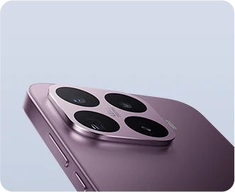 Smartfon Xiaomi z widocznym potrójnym aparatem Leica i metalową ramką obudowy