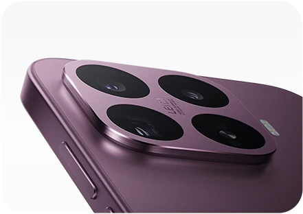 Fioletowy smartfon Xiaomi z wystającym modułem aparatów Leica