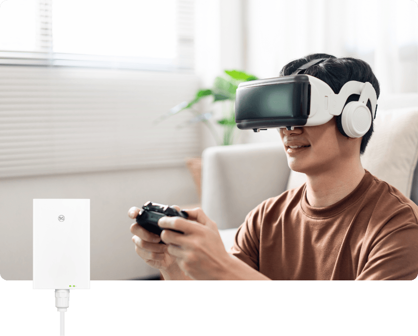 Osoba grająca w VR, przykład stabilnego i szybkiego przesyłu danych 5G