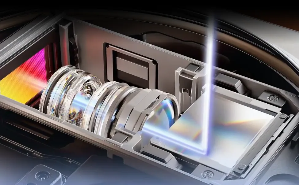 Moduł aparatu smartfona z teleobiektywem Ultra Night 200 MP i elementami stabilizacji obrazu.