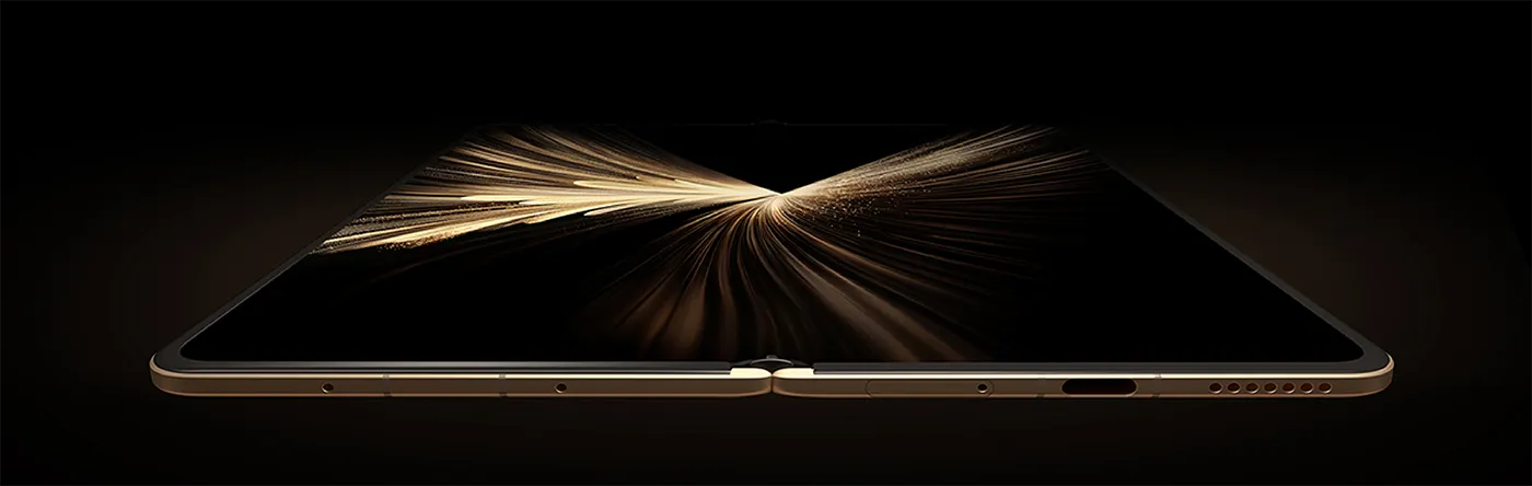 leżący otwarty smartfon Magic V5