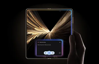 Składany smartfon HONOR z asystentem AI Gemini na rozkładanym ekranie