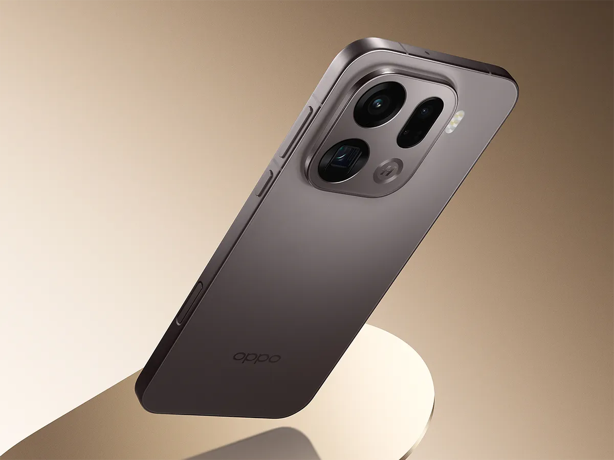 Smartfon OPPO Find X9 Pro w kolorze brązowym, widok tylnego panelu z potrójnym aparatem, smukła i odporna na odciski palców konstrukcja.