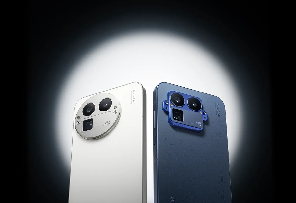 Dwa smartfony w jasnej i ciemnej wersji, widok na ekran oraz moduł aparatów.