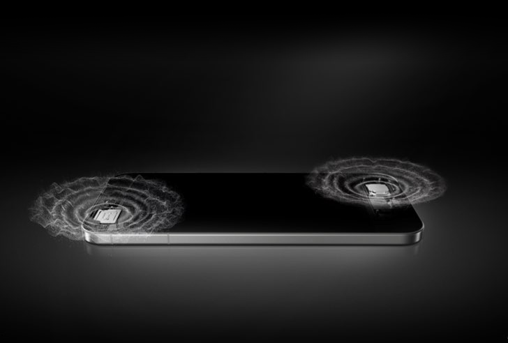 Dwa głośniki smartfona prezentowane w symetrycznym układzie