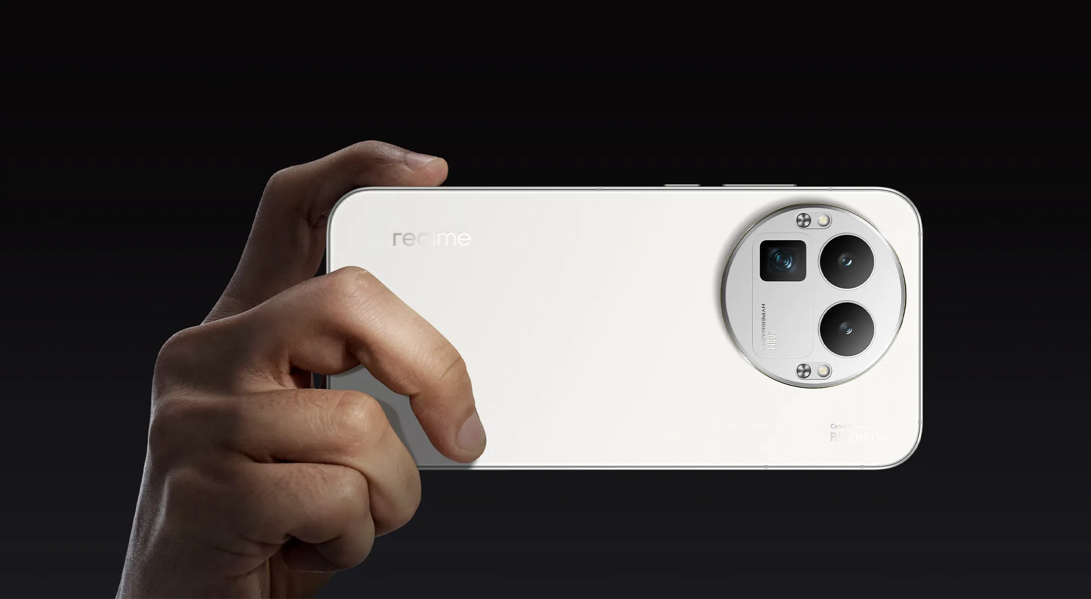 tył białe smartfona realme GT8 Pro z widoczną wyspą aparatów