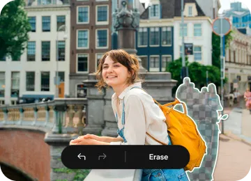 Osoba z plecakiem na moście; przykład usuwania postaci z tła na zdjęciu