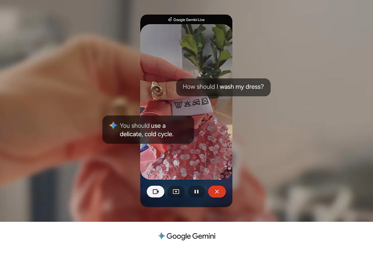 Osoba trzyma telefon z uruchomioną funkcją Google Gemini Live