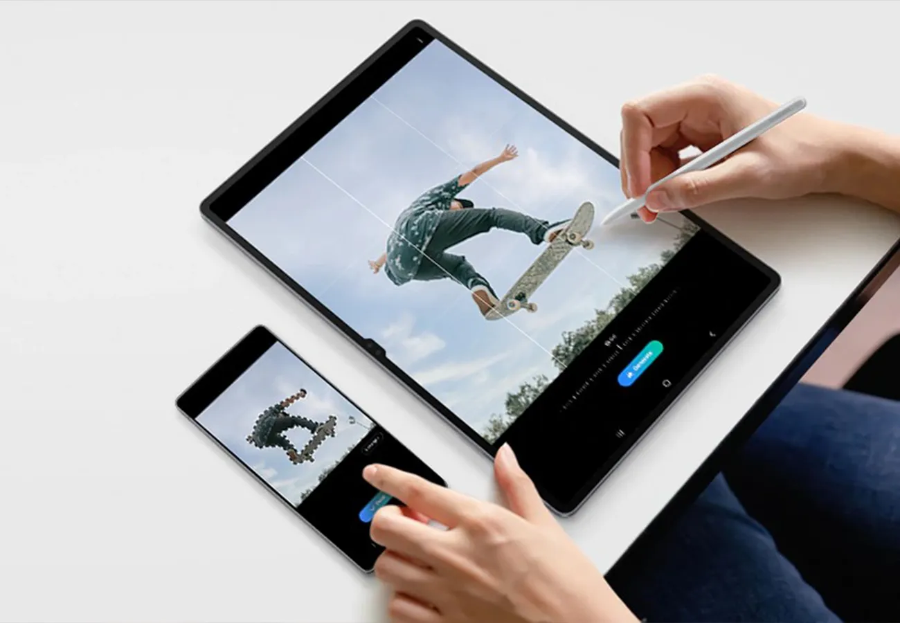 Osoba używa rysika do edycji zdjęcia deskorolkarza na tablecie, z widoczną funkcją Generative Edit.