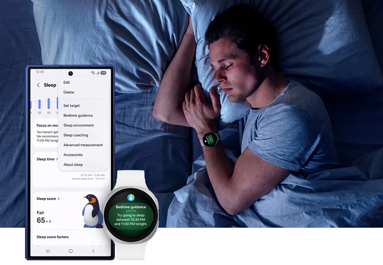 Mężczyzna śpi w łóżku z założonym smartwatchem Galaxy Watch