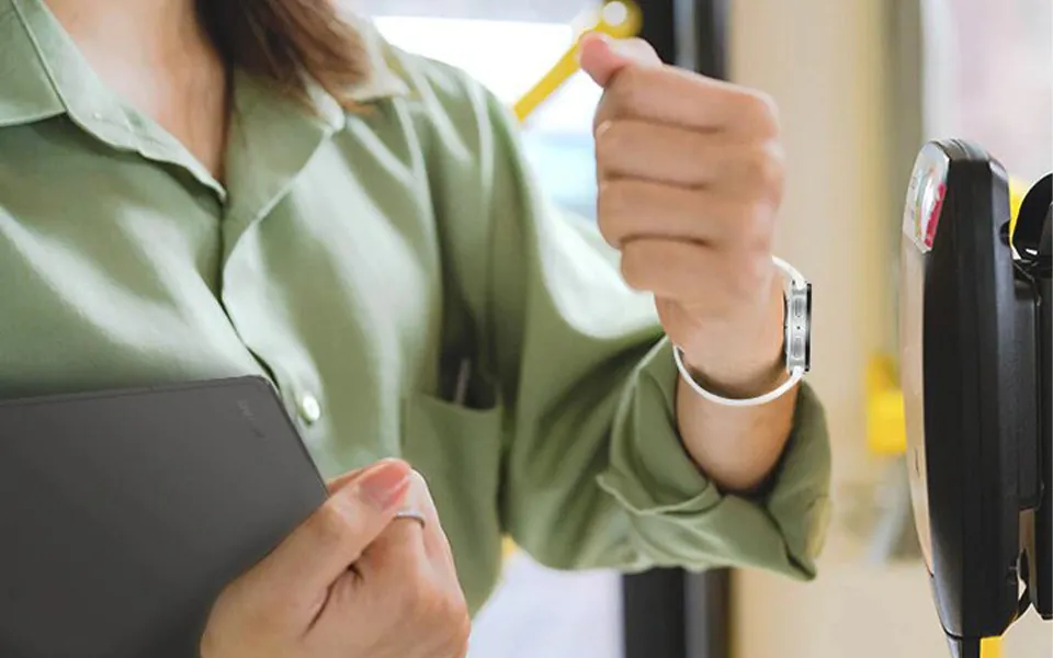 płać szybko smartwatchem